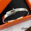 Bracciale in argento sterling 925 con zirconi Bracciale con bottoni Moda da donna Gioielli di marca di lusso Regalo di anniversario per feste 231013