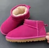 Novas botas de neve recém-chegadas crianças menino menina crianças mini pele de carneiro pele de pelúcia curto g tornozelo macio e confortável manter aquecido com cartão saco para pó ug