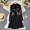 Casual Dresses Autumn Style Temperament Little Black Dress Retro Embroidery Lapel Long-Sleeved Waist Mid-length Slim A-line Women293g