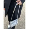 Akşam çantaları sevimli küçük papyon tasarım zinciri crossbod için kadınlar için 2023 y2k tarzı gümüş el çantaları deri omuz çantası parti çantaları 231013