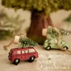 Dekoracje świąteczne retro żywica czerwony autobus samochodowy świąteczny wisiorek wiszący dekoracja Wesołych Świąt Drop Ozdoby Vintage Car Festival Dekoracja 231013