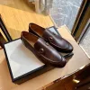 Lüks İtalyan erkekler elbise ayakkabıları oxford gerçek deri mokasen kahverengi siyah erkekler tasarımcı somunlar ayakkabı
