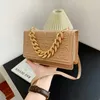 Bolsa feminina nova tendência da moda simples um ombro crossbody corrente portátil pequeno quadrado em relevo commutercode 2879