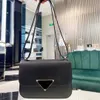 Sconto del 70% sull'outlet Borsa da donna Assistente di volo Borsa a tracolla singola Famiglia Tofu Flipcode quadrato piccolo in vendita