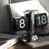 Horloges de table électronique Mini insipide page automatique tournant rétro petite balance résistant à la chaleur Abs horloge de bureau appareil ménager