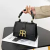 70% de réduction sur les magasins d'usine Letter One Oblique Straddle Handbag Trend Styled Women's Bagcode en solde