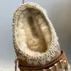 Zapatos de vestir de piel Sandalias de diseñador de invierno Calidad superior Cosidos a mano en estilo étnico Clásicos de lana Hebilla Cálido Cómodo Tacones planos Zapatillas para mujer Diseñadores Zapato