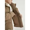 Manteau en duvet court à col montant pour hommes d'automne et d'hiver, rembourrage en duvet doux et chaud, col montant et design en corde élégant et polyvalent. CC