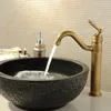 Robinets de lavabo de salle de bains Robinet mitigeur en laiton antique à poignée unique de style européen pour lavabo central de vanité