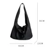 Sacos de noite Oversized Mulheres Saco Nylon Balde Moda Sólida Zipper Bolsas De Ombro Macio e Bolsas De Luxo Designer Preto Tote 231013