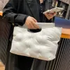 Sacos de noite Nicho Design Down Cloud Bag Espaço Algodão Travesseiro Couro Macio Crossbody Feminino Ombro Mulheres Bolsas 231013