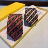 Mode Trend Men's Tie Silk Bow Tie Plaid Stripes Formell affärsbröllopsfest med låda