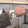 2023 Luxe kwaliteit charme geopende armband met kleurrijk design acryl met stempeldoos PS4655A