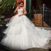 Luxury spetsboll klänning bröllopsklänningar ärmlös bateau halter paljetter applikationer rufsar brudklänningar flerskikt långa tåg formell klänning plus storlek vestido de novia