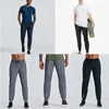 2023 Designer calças compridas homens esporte correndo alinhar yoga ao ar livre ginásio bolsos slim fit sweatpants pant jogger calças mens casual elástico uomj