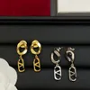 Boucles d'oreilles élégantes conçues par des créateurs adaptées à la mode féminine. Nouvelles boucles d'oreilles exquises comme coffret cadeau d'anniversaire de Noël