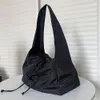 Sacos de noite Oversized Mulheres Saco Nylon Balde Moda Sólida Zipper Bolsas De Ombro Macio e Bolsas De Luxo Designer Preto Tote 231013