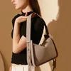 Bolsos de noche Chic Diseño elegante Axila Bolso de hombro único Gris 100 Cuero de vaca genuino Bolso de lujo para mujer Bolso de mano ajustable con asa larga 231013