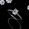 Classic Fashion 2023 Nowy lekki luksus INS mały pierścień CT Moissanite 925 Srebrny Diamentowy pierścień z zaawansowanymi walentynkami
