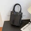 Axelväskor 2023 Nya kvinnors modehandväska med sten avslappnad axelväska med västerländsk design cross bagcatlin_fashion_bags