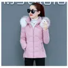 Trench da donna Bella giacca invernale Parka da donna Addensare Capispalla Solido collo in pelliccia con cappuccio Corto femminile sottile in cotone imbottito H61