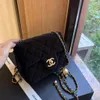 Autumn Winter Velor Pink Mini Flip Bag Metal Justering Boll quiltad axel crossbody Woven Chain Velvet CC Luxury Handbag Classic Designer