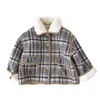 Giacche Autunno Inverno Moda Vintage Harajuku Cappotto per ragazze Kawaii Tops Tutti abbinati Dolce Giacca per bambini Plaid Plus Velluto Vestiti per bambini 231013