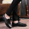 Dress Shoes Men swobodne luksusowe marki mokasyny mokasyny oddychające na czarną jazdę 231013