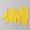 Set di abbigliamento da 2 pezzi set per bambini primavera e autunno semplice orso testa rotonda pantaloni a maniche lunghe 231013