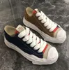 Maison Mihara Yasuhiro chaussures décontractées basses pour hommes et femmes Joker chaussures dissoutes été nouvelles chaussures en toile noire et blanche Mmy chaussures de sport de plein air de loisirs.