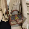 60% di sconto sull'outlet Borsa 2023 Nuova rete di moda femminile Tracolla rossa con stampa di design quadrato piccolo Borsa a tracolla con tracolla 9836