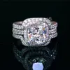 Set di anelli di diamanti da laboratorio in oro bianco 10 carati di lusso da 3 ct Set di anelli di fidanzamento 3 in 1 Anelli per fedi nuziali per donne uomini Gioielli per feste di dichiarazione Gift220V