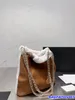 22バッグ秋のラムウールパッチワーク女性デザイナーリトルコインチャームゴールドレターメタルハードウェアマテラスチェーンショッピングバッグ大きな肩のハンドバッグトート