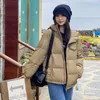 Trenchs de femmes Manteaux de style coréen Épaissir Parkas à capuche 2023 Manteau rembourré en coton Veste d'hiver en coton Mode Garder au chaud Manteau de neige Parka