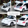 1/32 carro de polícia besouro liga modelo luz efeito sonoro quatro portas veículos de brinquedo diecasts eletrônicos