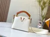 2023 nova mini bolsa de alta qualidade clássico outubro couro macio estilo rua moda designer elegante moda clássico couro crossbody saco m59440