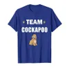 T-shirt con impronta di zampe del simpatico cane amante del Team Cockapoo299x