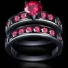 helder rood rode ring granaat vrouwen mooie bruiloft sieraden zwart goud volledige paar ring set Bijoux vrouwelijke man284i