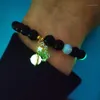 Straski z koralikami świecą w ciemnych kobietach bransoletka fluorescencja elastyczna biżuteria moda kreatywność kreatywność luminowate mężczyźni urok naturalny kamień B272M
