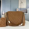 Designer Bag Frosted Leather Leather Bag Vintage Airport Bag Women's Large Capacity Chain Bag Diamond Plaid Underarm Bag Vagrant Bag Storlek 47x30x13cm