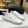 Progetti comuni Brand Luxury Pop Design Casual Scarpe da uomo Donne White Sneaker Sneaker in pelle bassa Sneaker nera Leathers Trainer per esterni 2852