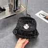Chapéu designer de inverno malha chapéu de lã de lã mulher malha grossa grossa quente pêlo de pele pom chapéus fêmeas gorro de gorro feminino gorro