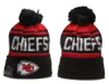 Män stickad manschetterad Pom Kansas City Beanies KC Bobble Hats Sport Knit Hat randig Sideline Wool Warm Baseball Beanies Cap för kvinnor A6