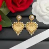 Luxe parel verpakt hartvormige hanger brief Stud Earring klassieke koperen vrouwen geschenken ontwerper sieraden verlovingsoorbellen HDER8--012