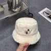 Chapéu designer de inverno malha chapéu de lã de lã mulher malha grossa grossa quente pêlo de pele pom chapéus fêmeas gorro de gorro feminino gorro