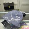 Lyxdesigner för kvinnliga män Brimless Beanie Hat Tryckt klassiskt modebrev Multicolour Autumn and Winter
