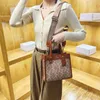 Autumn and Winter New Fashion Classic Tote Bag Versatile stor kapacitet axelatmosfär kvinnors casual handväska Louisianashop Pures