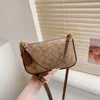 Bolso de lujo ligero de moda avanzada Nuevo bolso para las axilas Bandolera simple de un hombro Código de mujer pequeño 70% de descuento venta en línea