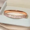 Bangle elegante clássico cristal manguito pulseiras para mulheres cor de ouro simples abertura femal acessórios de jóias de casamento 231013