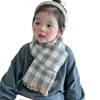 Écharpes 2023 Automne Hiver Enfants Plaid Écharpe Mode Polyvalent Garçons Filles Cachemire Chaud Enfant Gland Châle